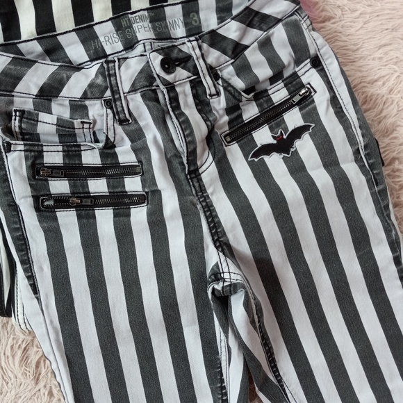 Y2k hot topic blackheart Beetlejuice striped hi-waist skinny jeans w zippers! - Picture 8 of 9